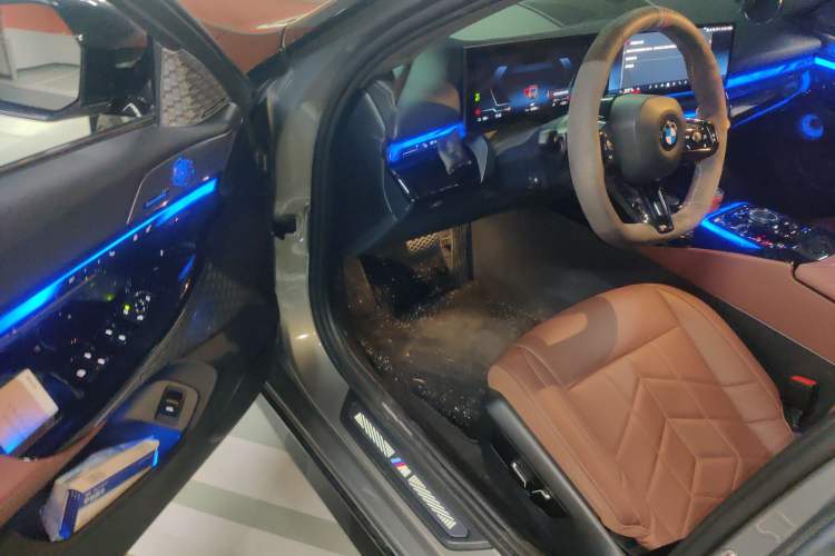 Used BMW i5 2024 eDrive 35L M Sport Package Driver Seat
