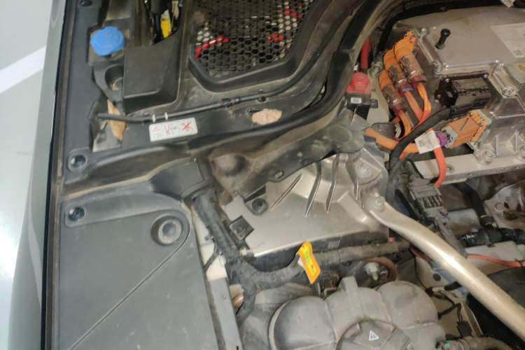 Used BMW i5 2024 eDrive 35L M Sport Package Engine Bay Right