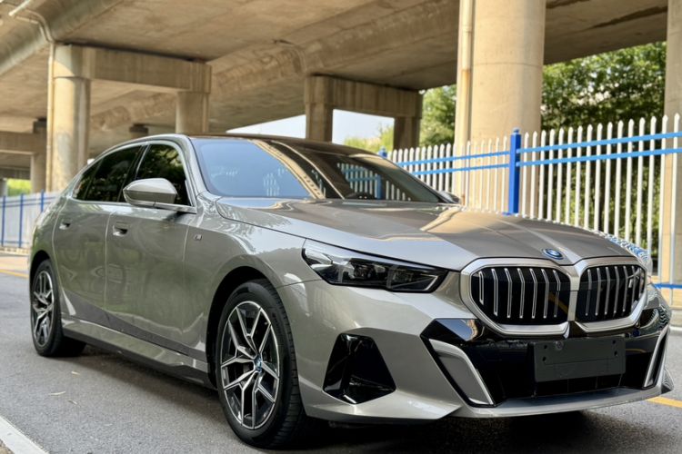 Used BMW i5 2024 eDrive 35L M Sport Package Exterior 2