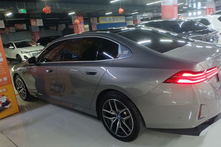 Used BMW i5 2024 eDrive 35L M Sport Package Exterior 3