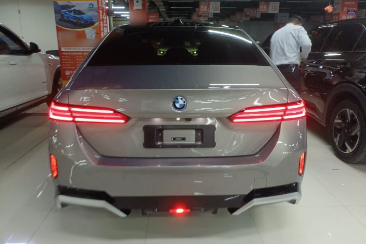 Used BMW i5 2024 eDrive 35L M Sport Package Exterior 4