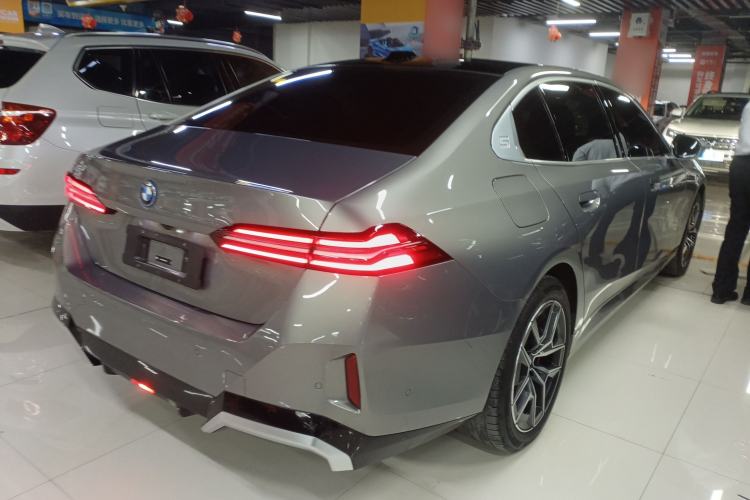 Used BMW i5 2024 eDrive 35L M Sport Package Exterior 5