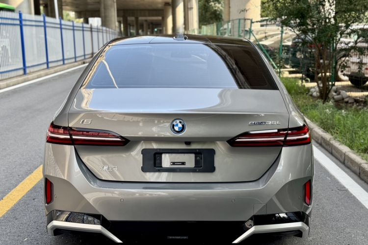 Used BMW i5 2024 eDrive 35L M Sport Package Exterior 5