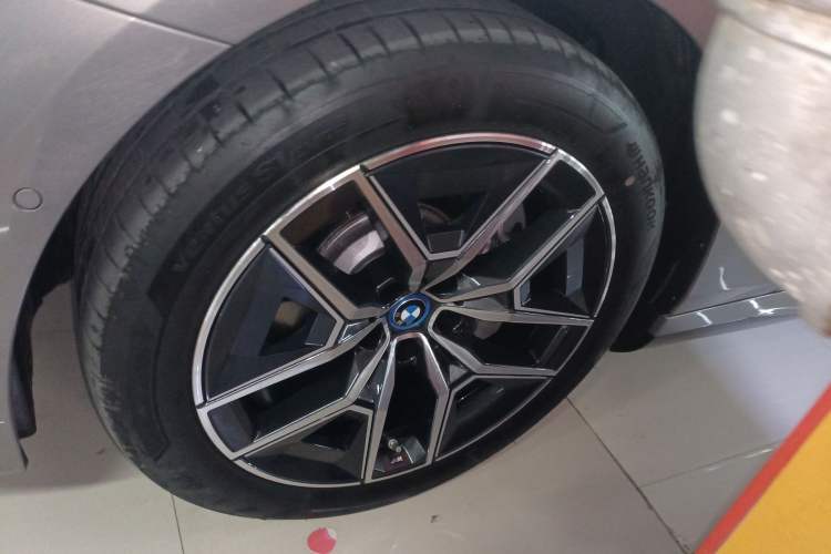 Used BMW i5 2024 eDrive 35L M Sport Package Exterior 7