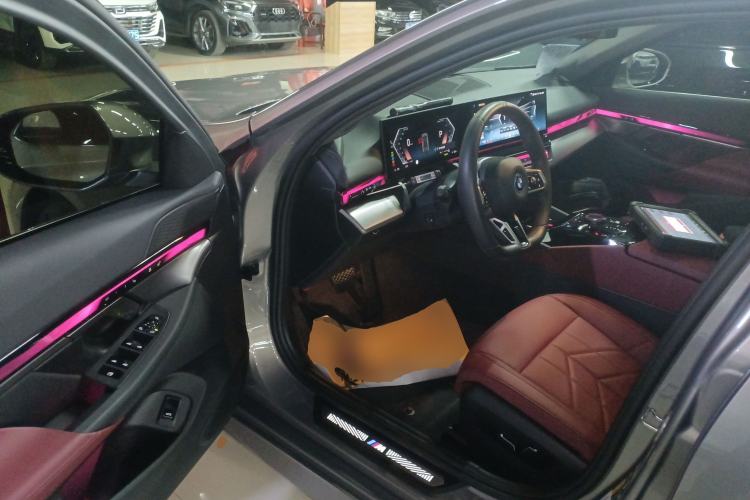 Used BMW i5 2024 eDrive 35L M Sport Package Interior 3