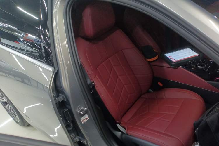 Used BMW i5 2024 eDrive 35L M Sport Package Right Front Seat