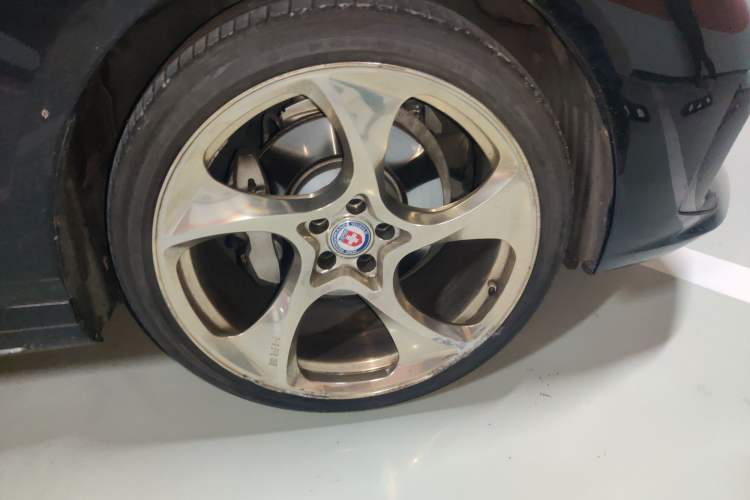 Used BMW i5 2024 eDrive 35L M Sport Package Right Front Wheel Hub