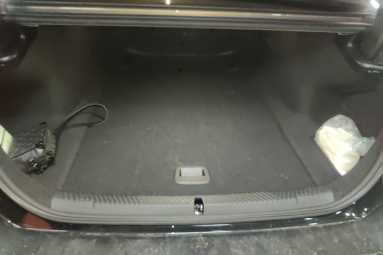 Used BMW i5 2024 eDrive 35L M Sport Package Trunk
