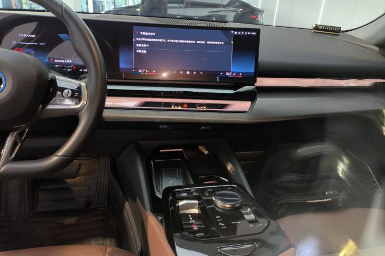 Used BMW i5 2024 eDrive 35L M Sport Package Audio And AC Panel