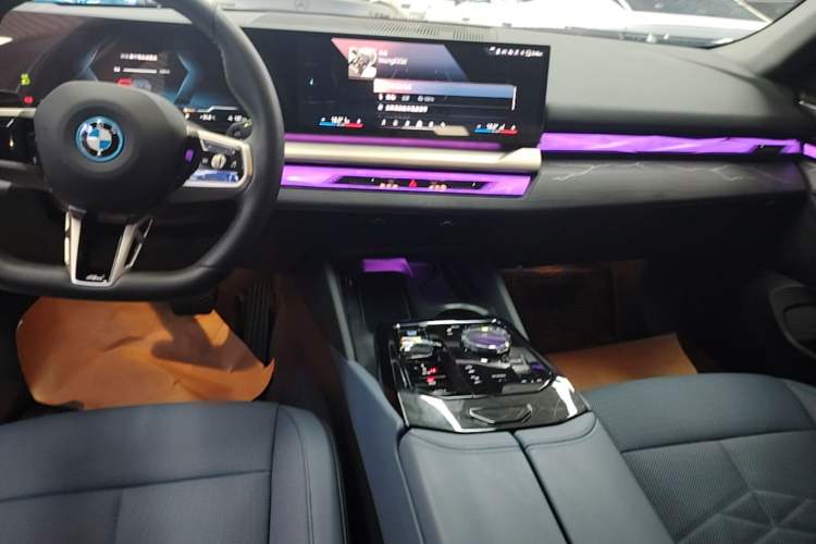 Used BMW i5 2024 eDrive 35L Luxury Model with M Sport Package Audio And AC Panel
