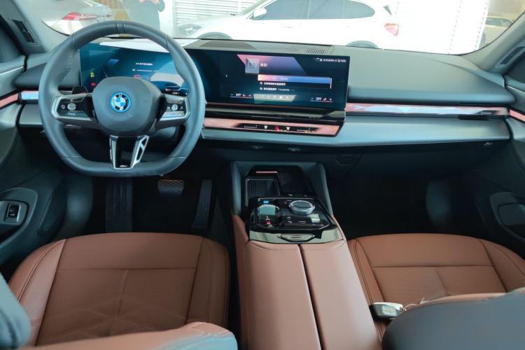 Used BMW i5 2024 eDrive 35L Luxury Model with M Sport Package Center Console
