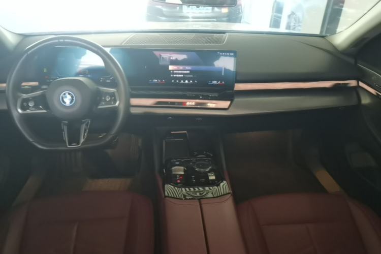 Used BMW i5 2024 eDrive 35L Luxury Model with M Sport Package Center Console