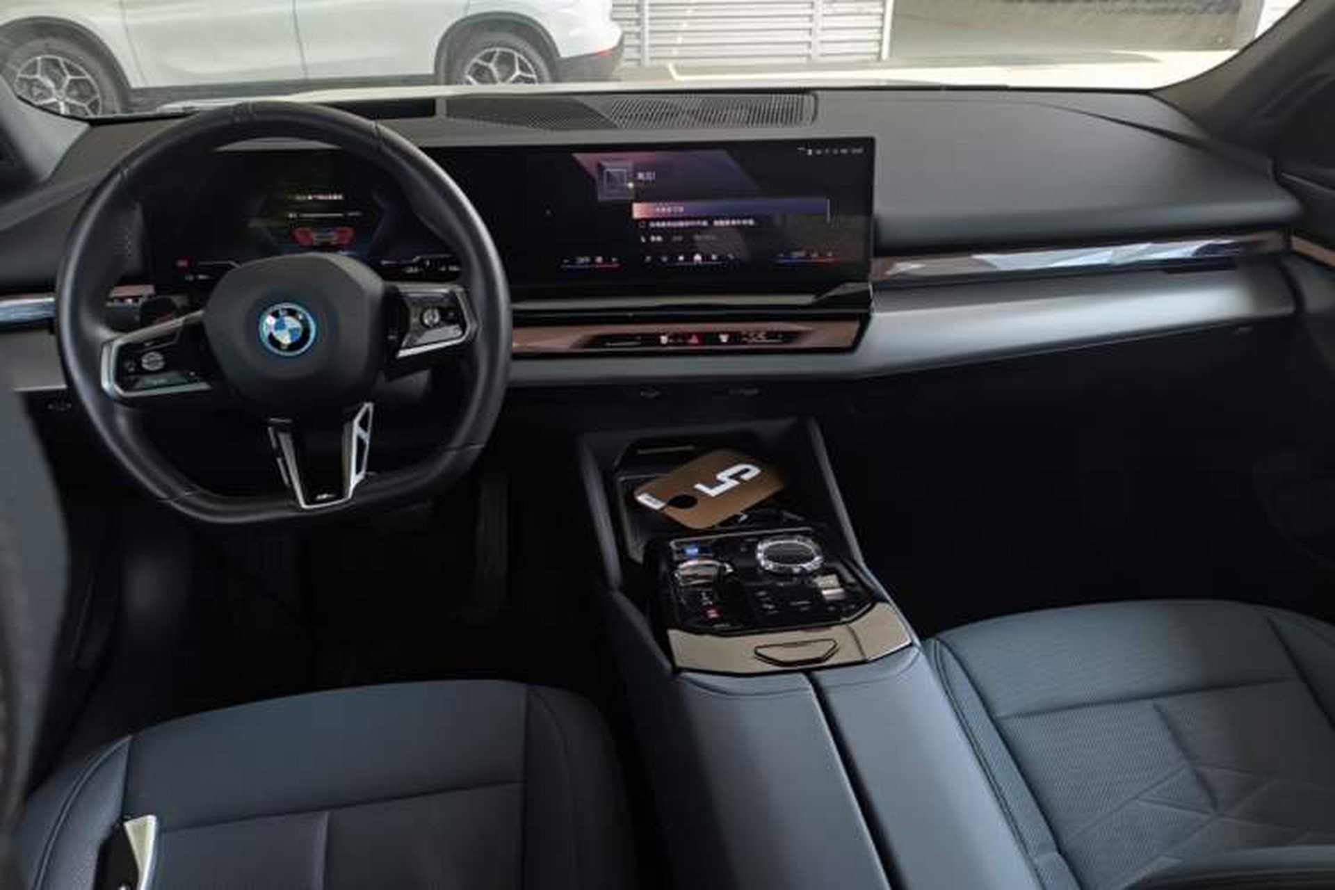 Used BMW i5 2024 eDrive 35L M Sport Package Center Console