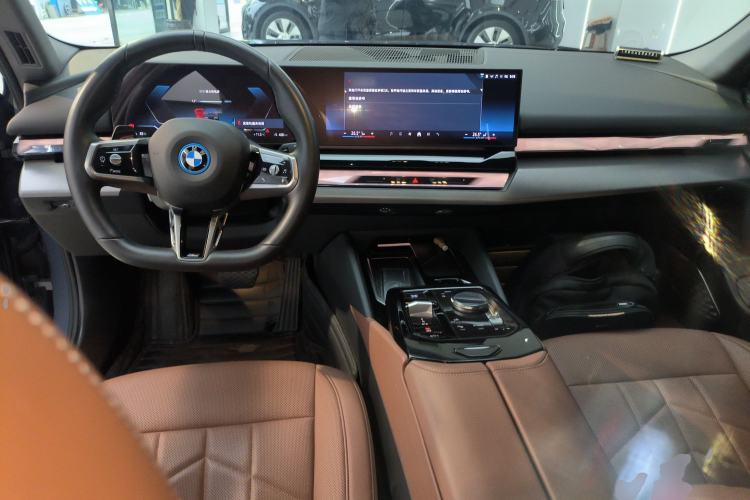 Used BMW i5 2024 eDrive 35L M Sport Package Center Console