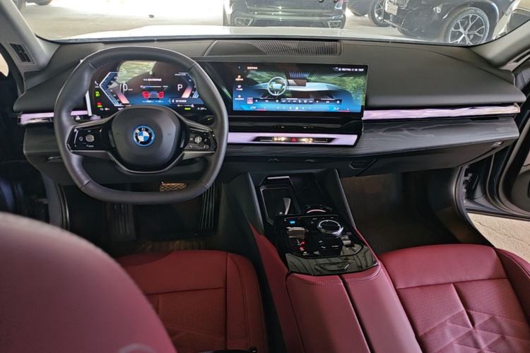 Used BMW i5 2024 eDrive 35L Luxury Package Center Console