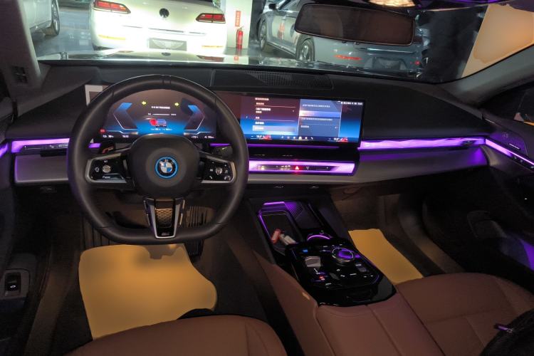 Used BMW i5 2024 eDrive 35L Luxury Model with M Sport Package Center Console