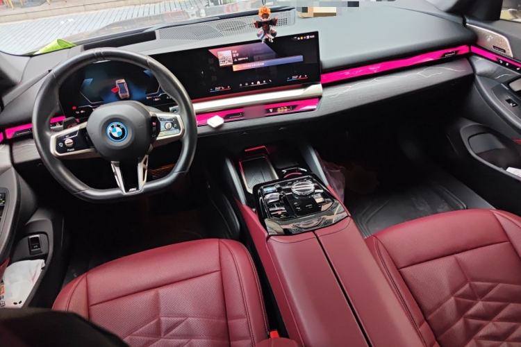 Used BMW i5 2024 eDrive 35L Luxury Model with M Sport Package Center Console
