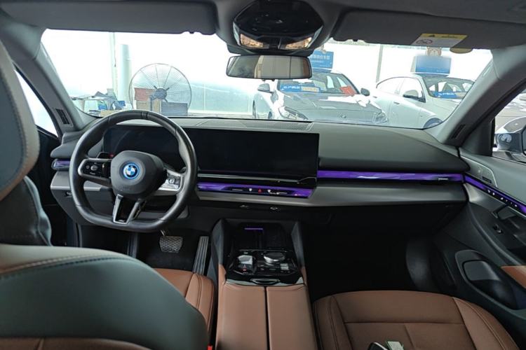 Used BMW i5 2024 eDrive 35L Luxury Model with M Sport Package Center Console