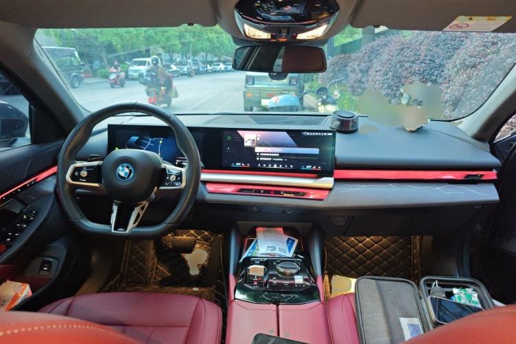 Used BMW i5 2024 eDrive 35L M Sport Package Center Console