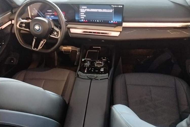 Used BMW i5 2024 eDrive 35L Luxury Model with M Sport Package Center Console