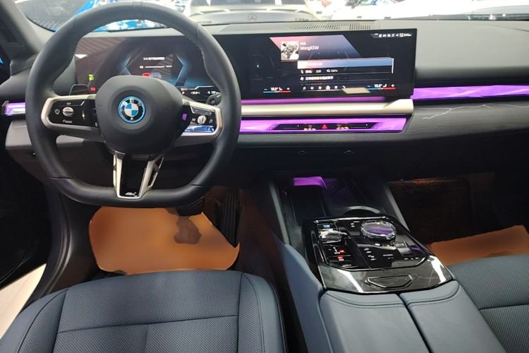 Used BMW i5 2024 eDrive 35L Luxury Model with M Sport Package Center Console