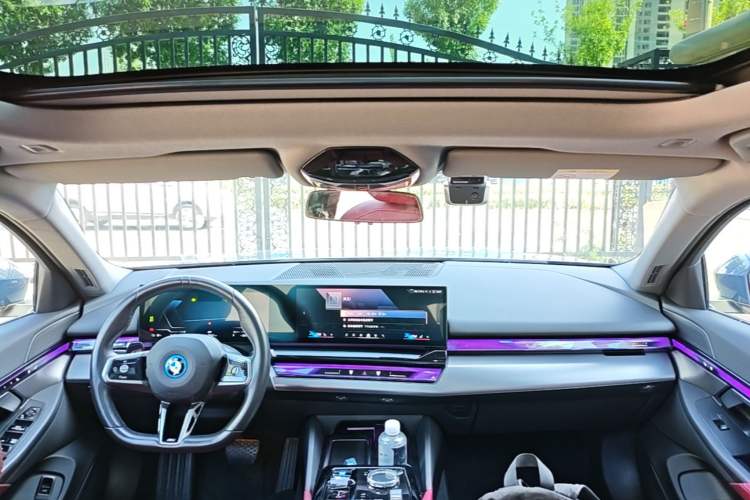 Used BMW i5 2024 eDrive 35L M Sport Package Center Console