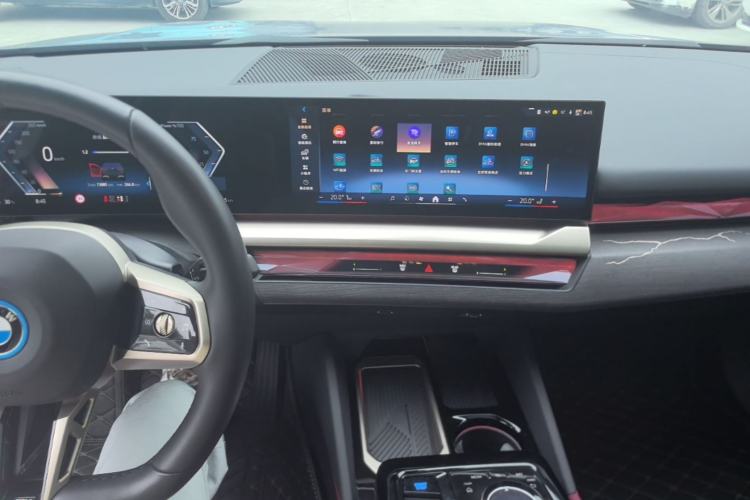 Used BMW i5 2024 eDrive 35L M Sport Package Center Console
