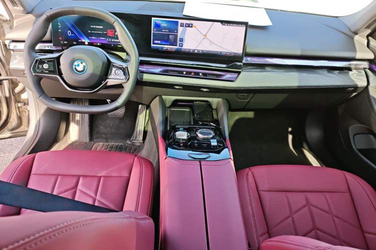Used BMW i5 2024 eDrive 35L Luxury Package Center Console
