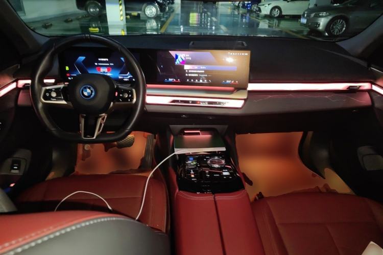 Used BMW i5 2024 eDrive 35L M Sport Package Center Console