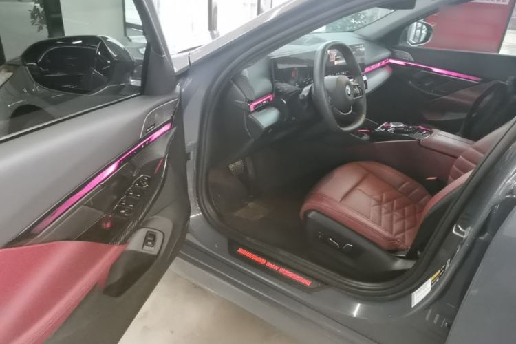 Used BMW i5 2024 eDrive 35L Prestige Luxury Package Driver Seat