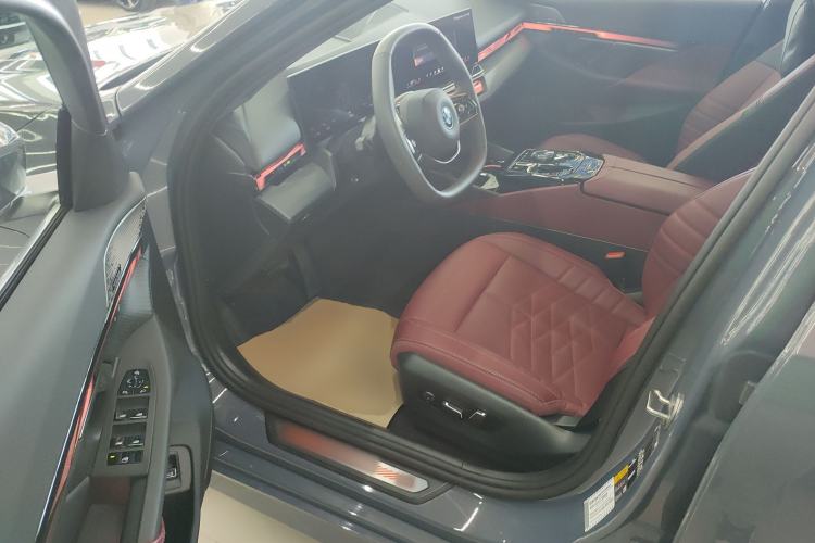 Used BMW i5 2024 eDrive 35L Prestige Luxury Package Driver Seat
