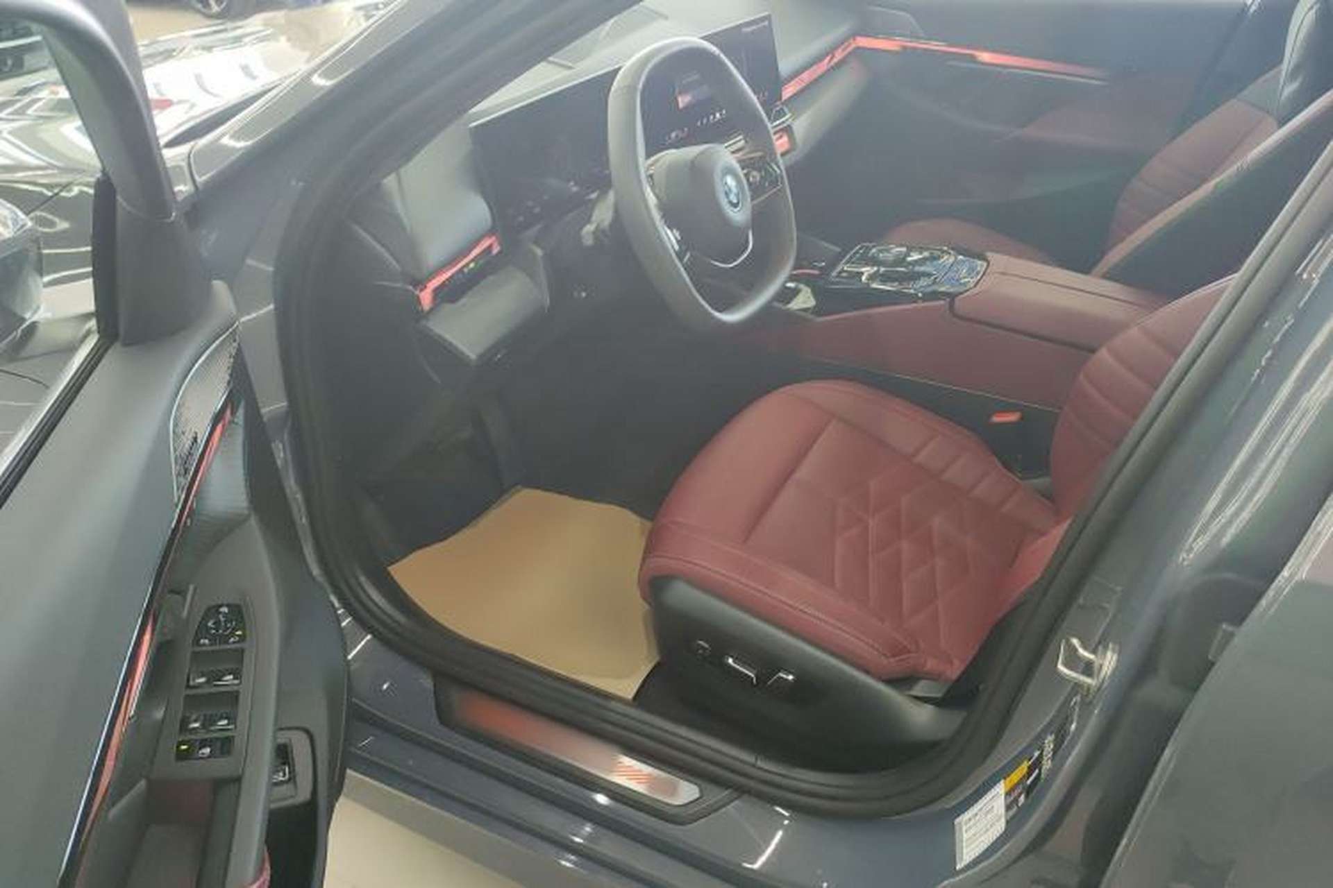 Used BMW i5 2024 eDrive 35L Prestige Luxury Package Driver Seat