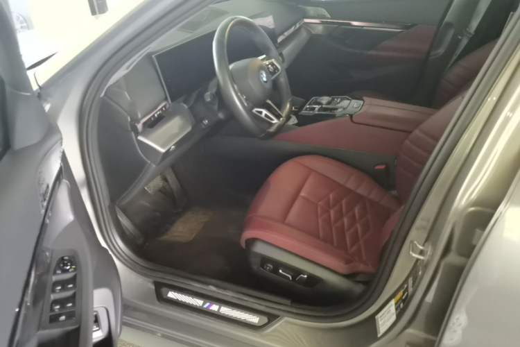 Used BMW i5 2024 eDrive 35L Luxury Model with M Sport Package Driver Seat
