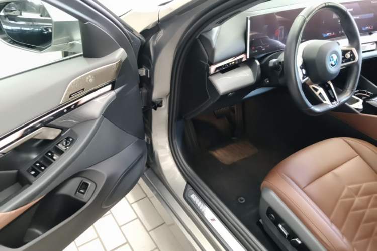 Used BMW i5 2024 eDrive 35L Luxury Model with M Sport Package Driver Seat