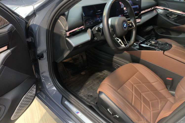 Used BMW i5 2024 eDrive 35L M Sport Package Driver Seat