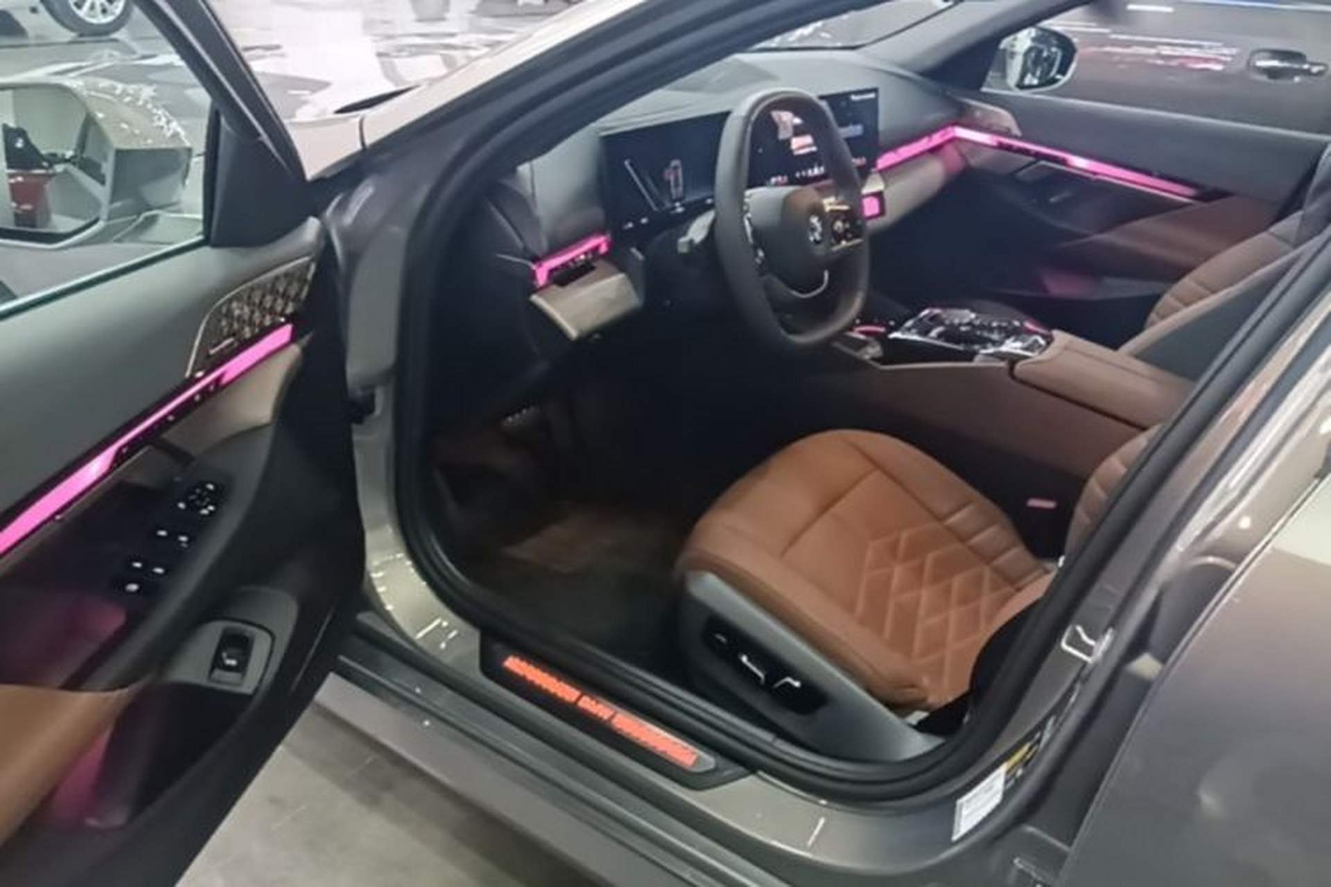 Used BMW i5 2024 eDrive 35L Prestige Luxury Package Driver Seat
