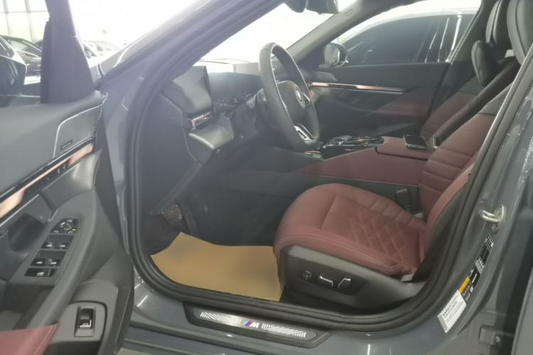 Used BMW i5 2024 eDrive 35L Luxury Model with M Sport Package Driver Seat