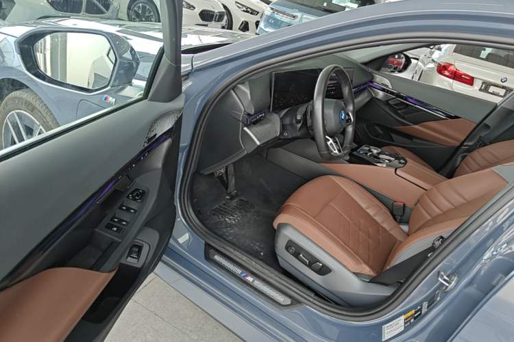 Used BMW i5 2024 eDrive 35L Luxury Model with M Sport Package Driver Seat