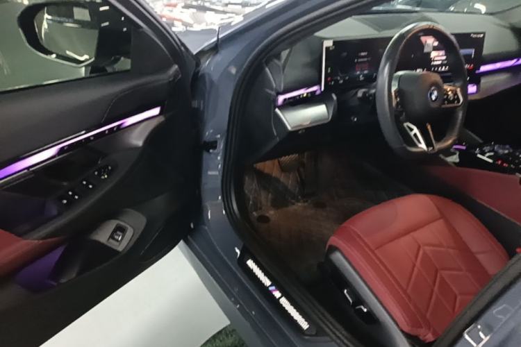 Used BMW i5 2024 eDrive 35L M Sport Package Driver Seat