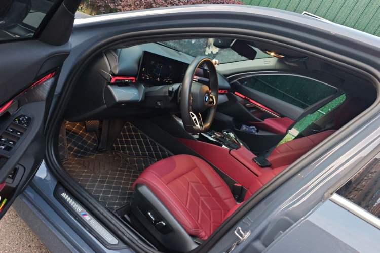 Used BMW i5 2024 eDrive 35L M Sport Package Driver Seat