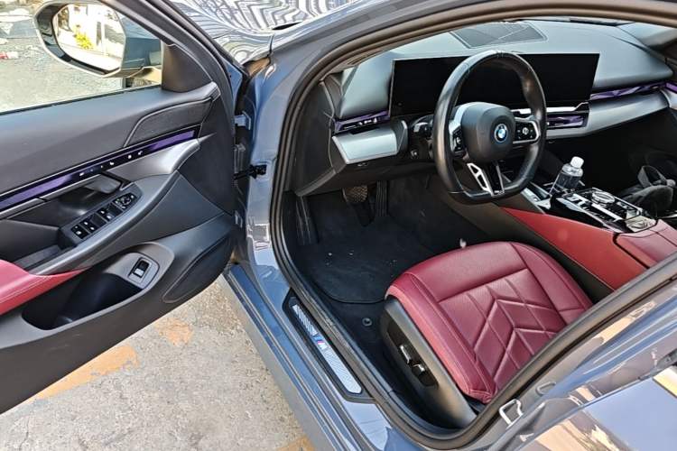 Used BMW i5 2024 eDrive 35L M Sport Package Driver Seat