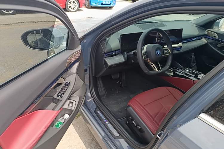 Used BMW i5 2024 eDrive 35L Luxury Model with M Sport Package Driver Seat