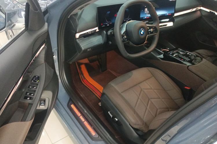 Used BMW i5 2024 eDrive 35L Luxury Package Driver Seat