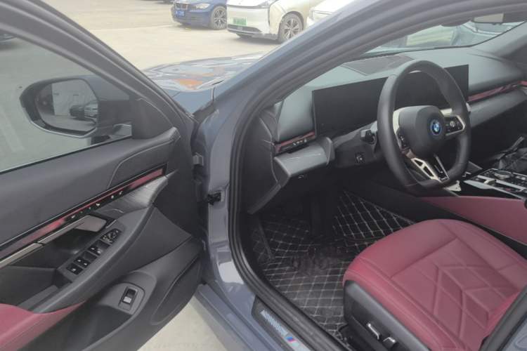 Used BMW i5 2024 eDrive 35L M Sport Package Driver Seat