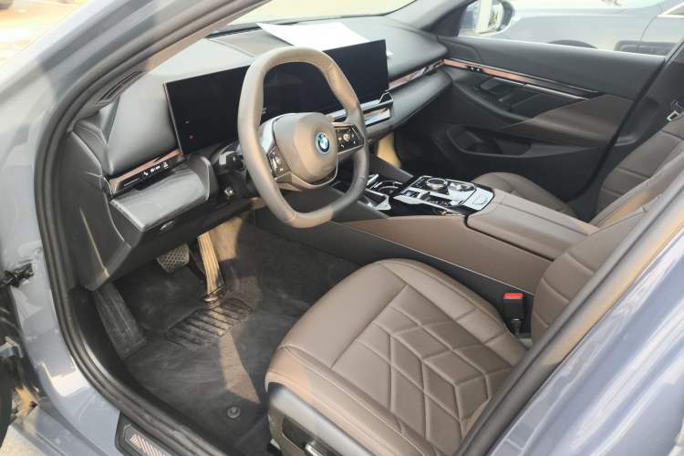 Used BMW i5 2024 eDrive 35L Luxury Package Driver Seat