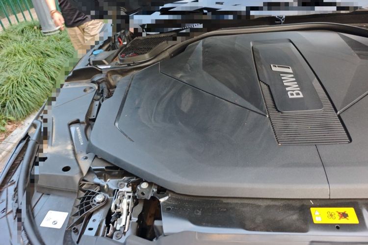 Used BMW i5 2024 eDrive 35L M Sport Package Engine Bay Right