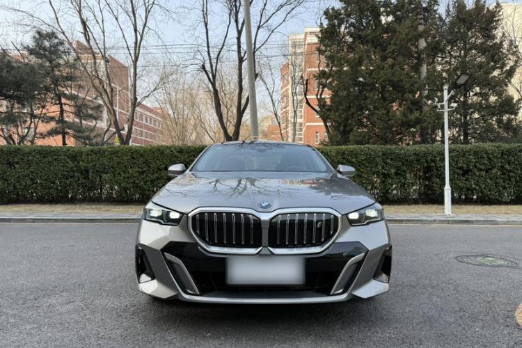 Used BMW i5 2024 eDrive 35L Luxury Model with M Sport Package Exterior 1