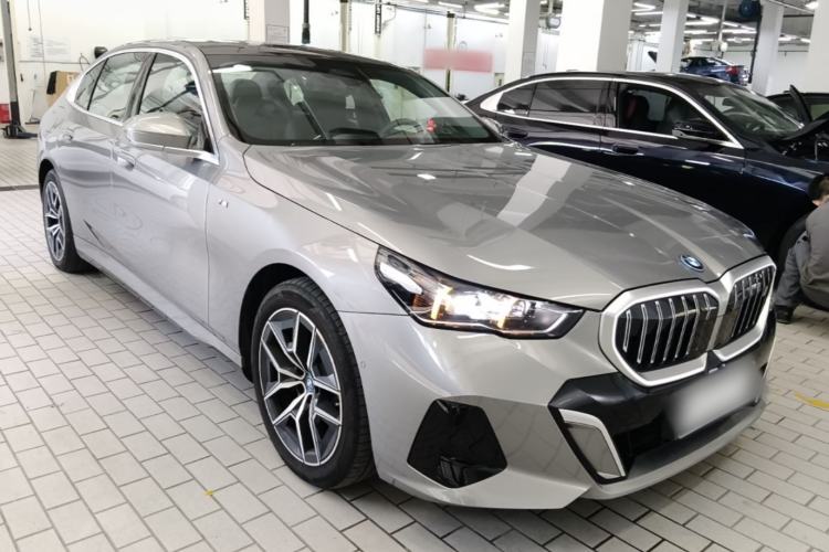 Used BMW i5 2024 eDrive 35L Luxury Model with M Sport Package Exterior 1