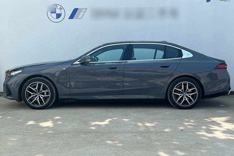 Used BMW i5 2024 eDrive 35L Luxury Model with M Sport Package Exterior 1