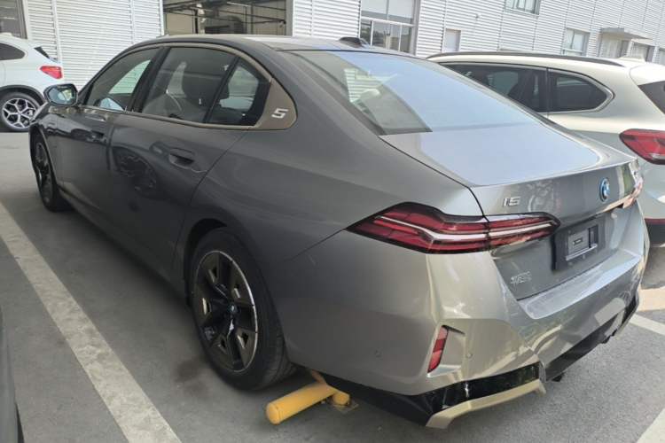 Used BMW i5 2024 eDrive 35L M Sport Package Exterior 2